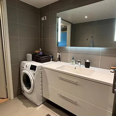 Modern 2 Bedrooms & Private Balcony *