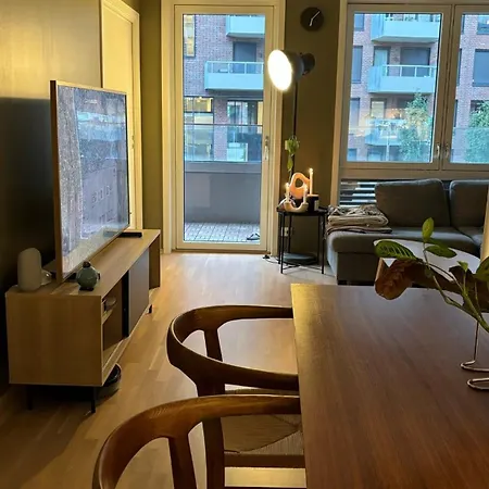 Modern 2 Bedrooms & Private Balcony