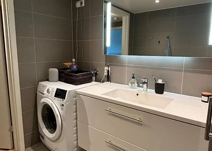 Modern 2 Bedrooms & Private Balcony *