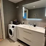 Modern 2 Bedrooms & Private Balcony *