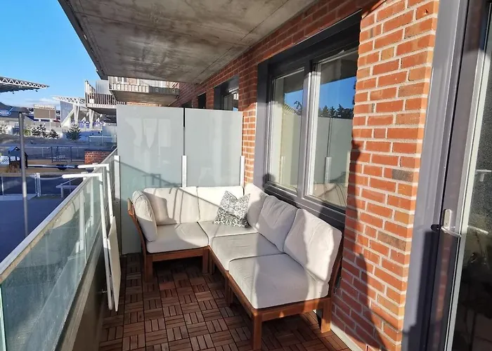 Modern 2 Bedrooms & Private Balcony *