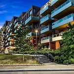 Modern 2 Bedrooms & Private Balcony Appartamento